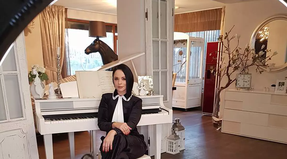 Andreea Marin si pisica