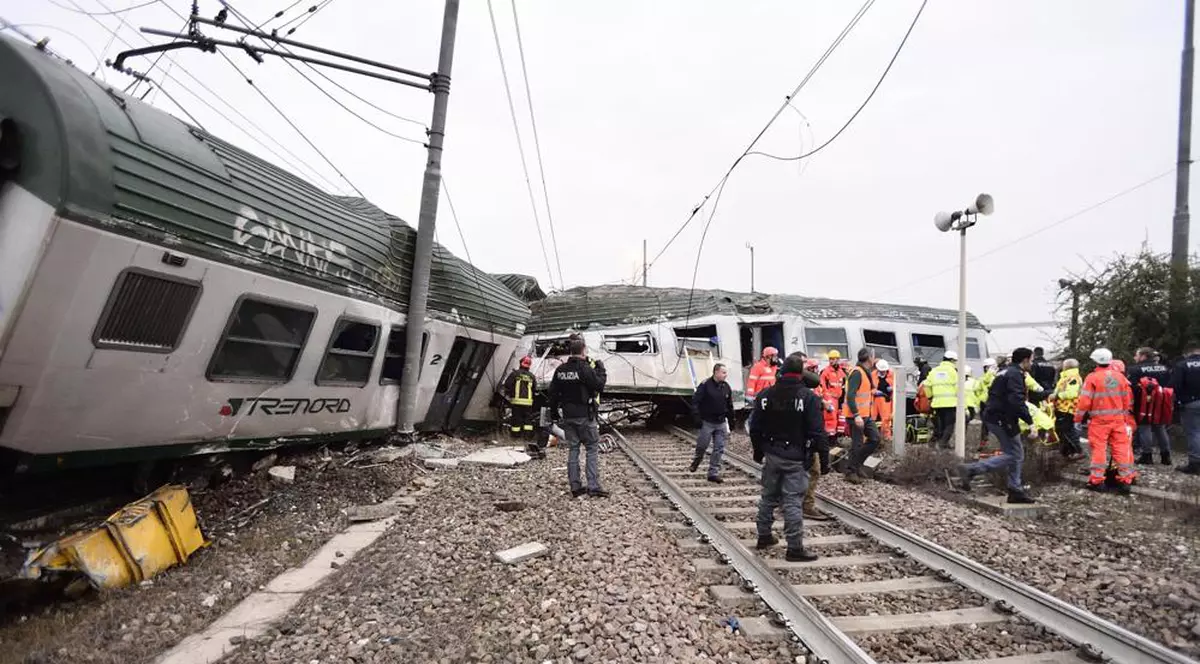 Tren deraiat în apropiere de Milano