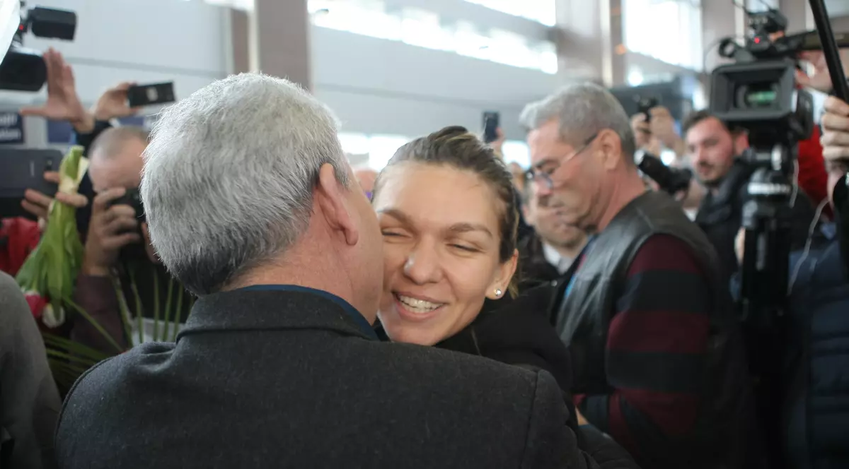Stere Halep a pupat-o cu foc pe Simona. Reîntregirea familiei Halep, pe aeroport / VIDEO