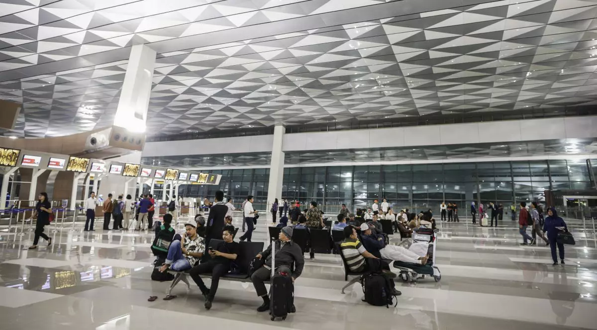 Copil nou-născut găsit mort în toaleta unui avion în Indonezia