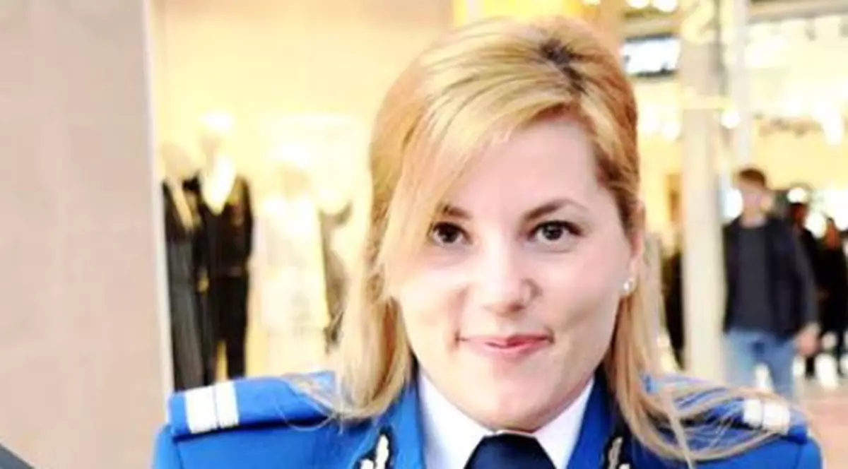 REPORTAJ: A lăsat catedra de învățătoare ca să fie "în linia întâi“. Alina e singura femeie jandarm operativ din Brașov/GALERIE FOTO