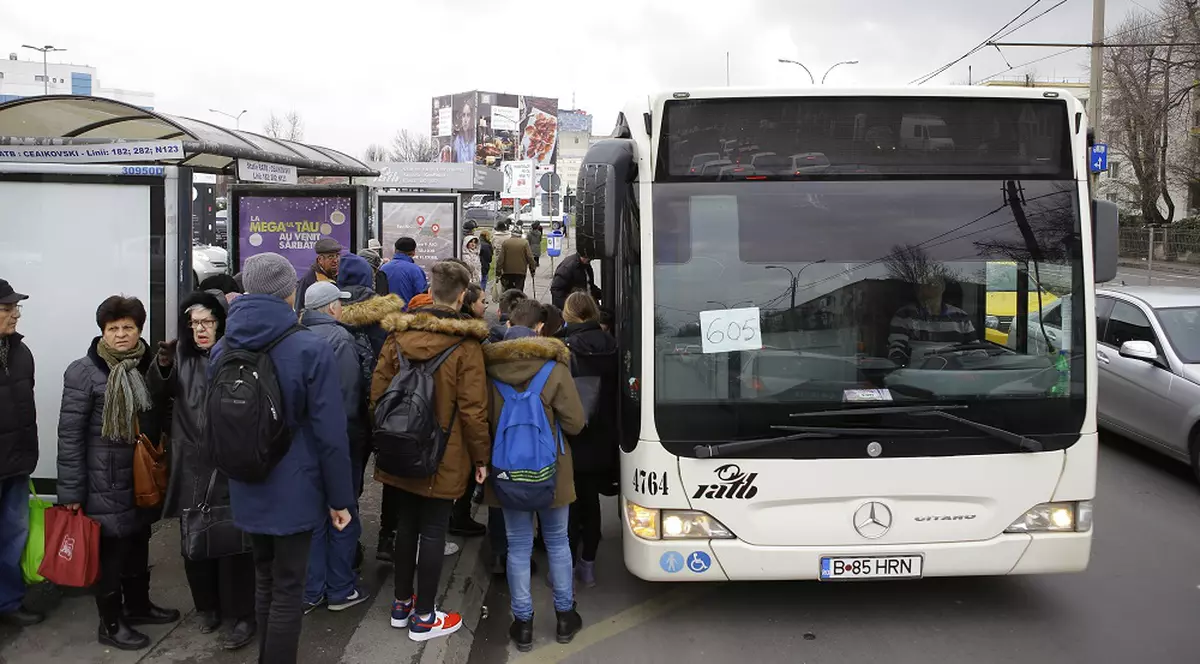 Primăria Capitalei trimite 5 autobuze RATB la Tulcea, după incendiul care a afectat Societatea de Transport Public