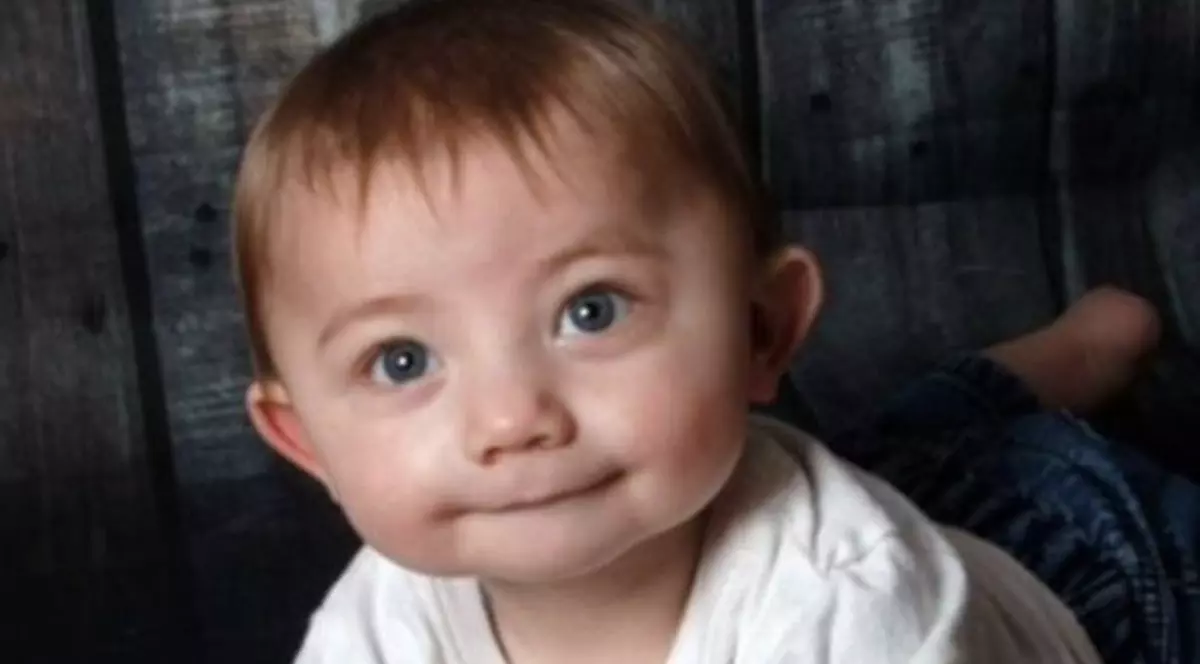 Bebeluș salvat de la înec de un trecător