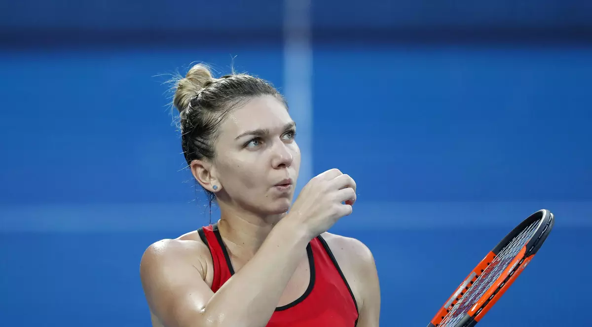 Simona Halep, 119 zile pe primul loc în clasamentul WTA. Halep a pierdut sâmbătă, la Melbourne, a treia finală de Grand Slam din carieră în faza danezei Caroline Wozniacki. Tot jucătoarea nordică a trecut pe primul loc în ierarhia profesionistelor.