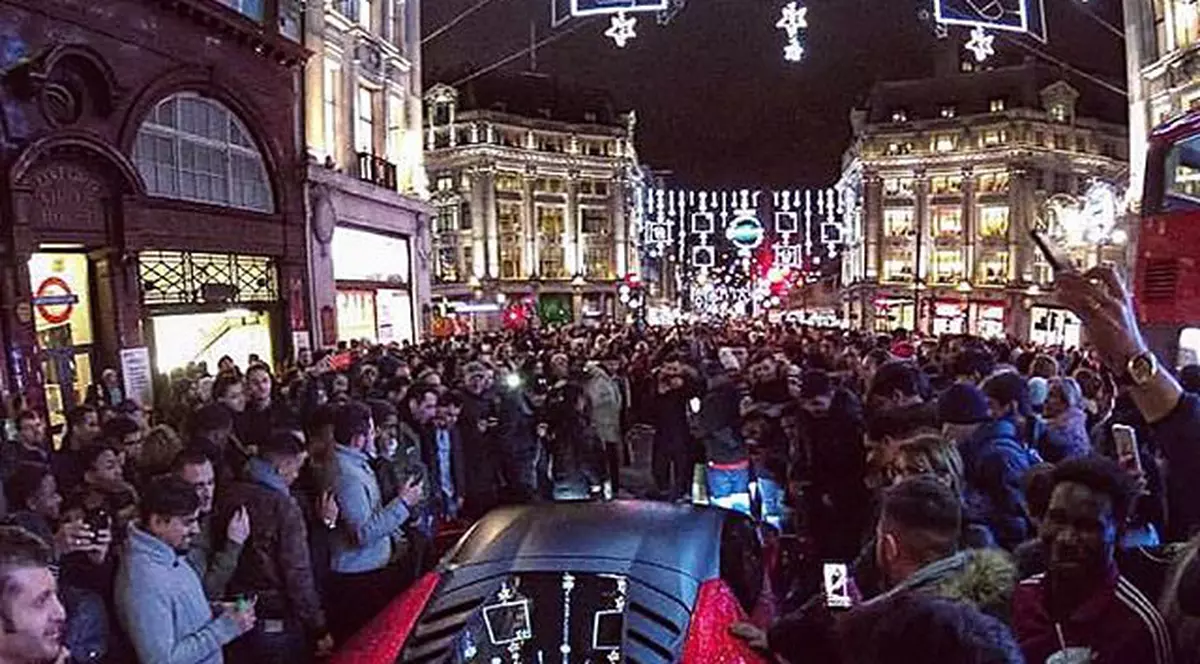 Lamborghini Huracan, acoperit cu cristale Swarovski. E condus de o tânără din Moldova care face furori în Londra