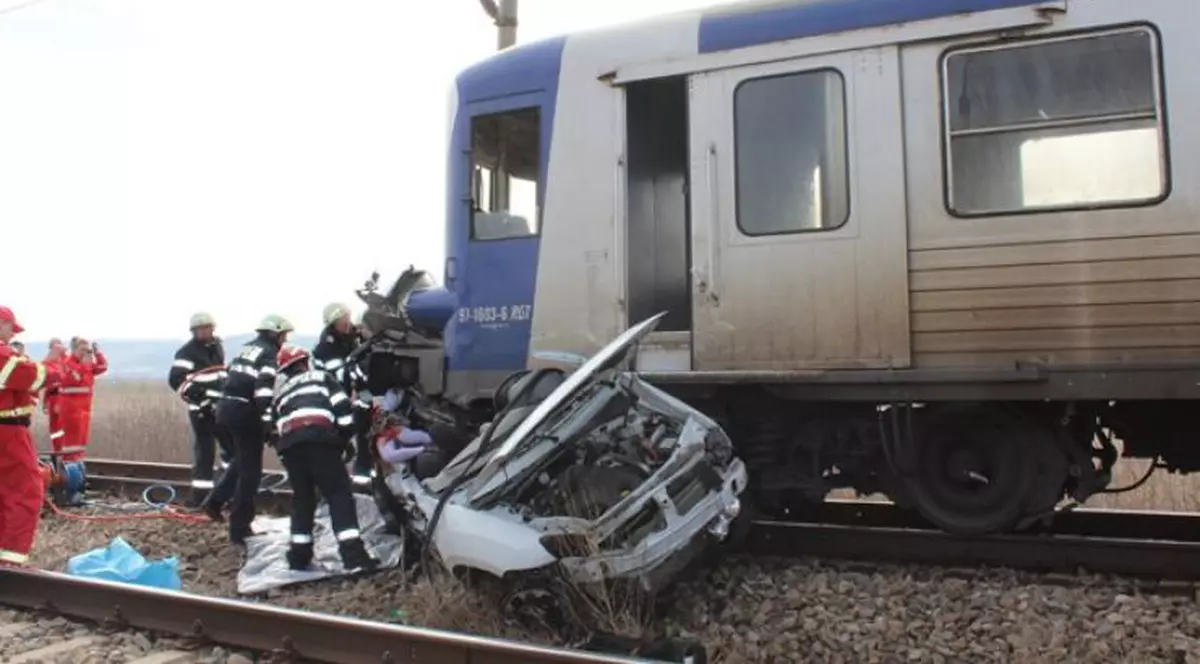 Mașină lovită de tren în Satu Mare