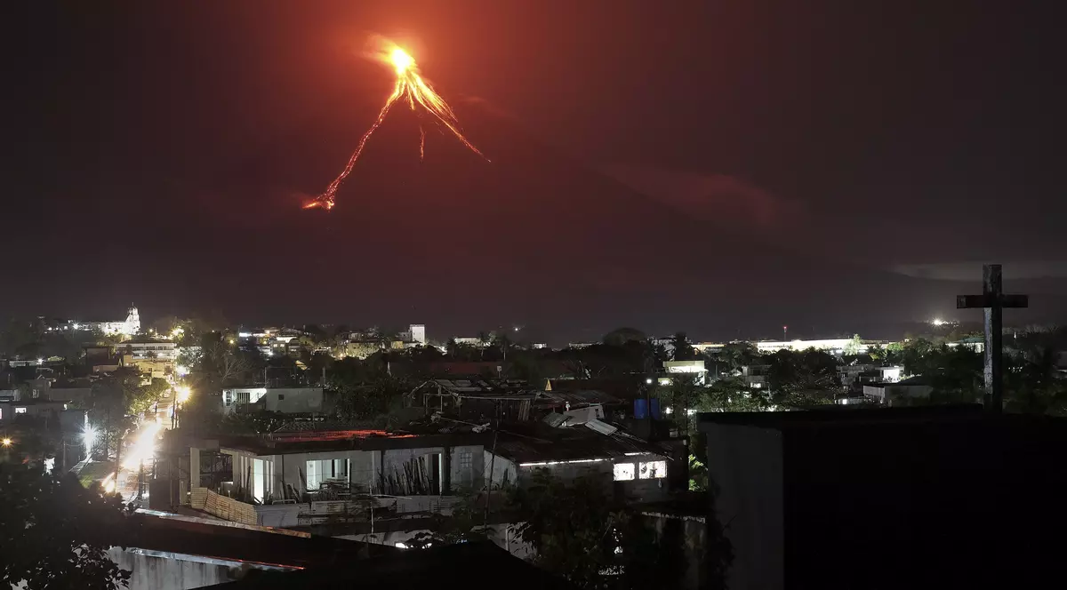 Peste 12.000 de persoane evacuate din cauza unui vulcan din Filipine