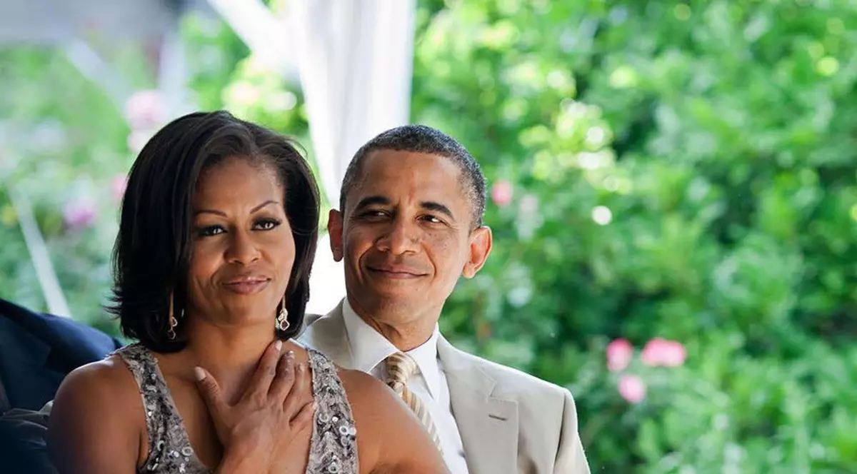 Barack și Michelle Obama au semnat un contract cu Netflix
