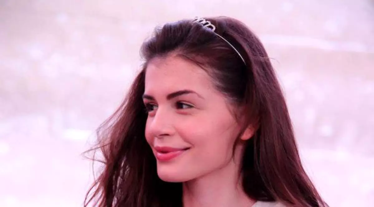 Monica Gabor nu se mai ascunde. S-a pozat cu amorezul chinez și băiețelul vitreg