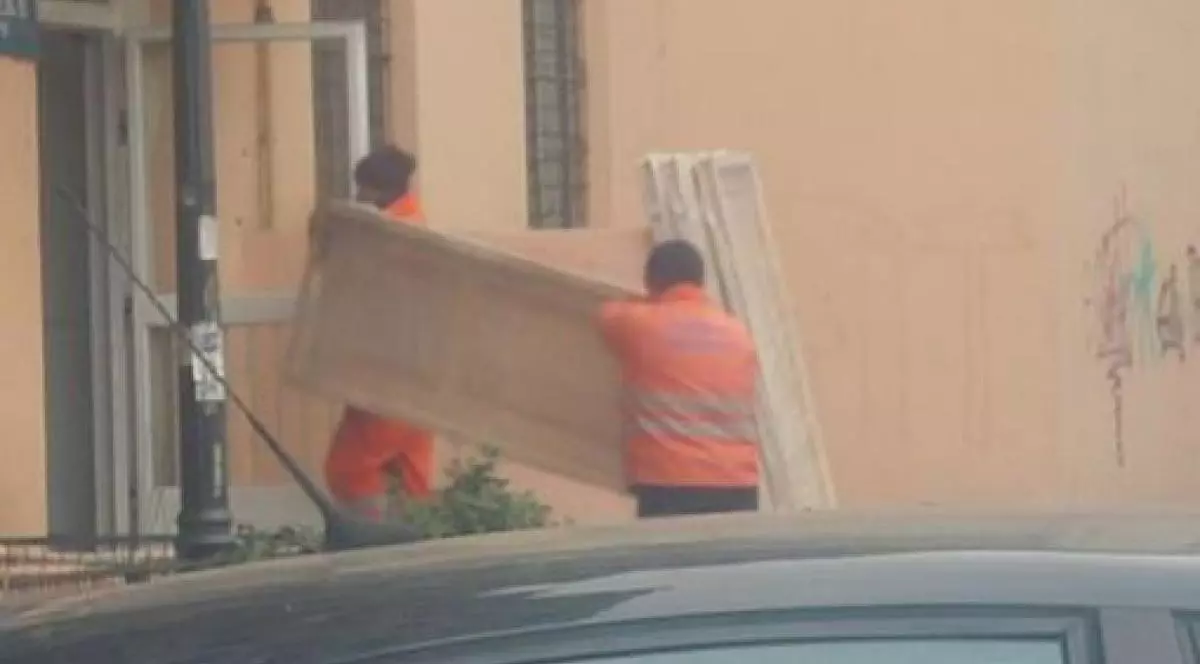 Angajați ai CNAIR care renovau un apartament din sectorul 4