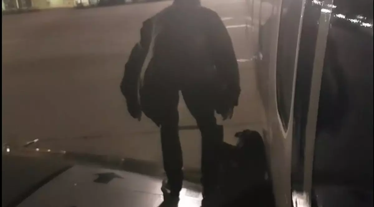 Un pasager Ryanair a coborât din avion pe ieșirea de urgență