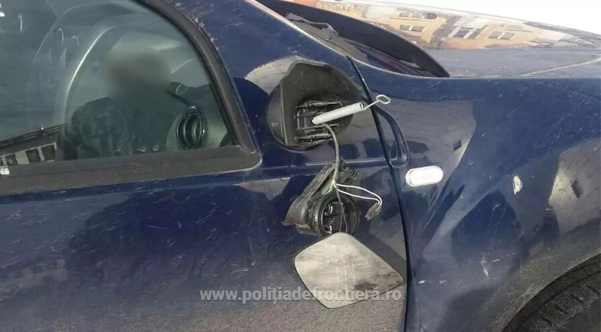 Polițiști stropiți cu benzină și amenințați cu toporul în Maramureș