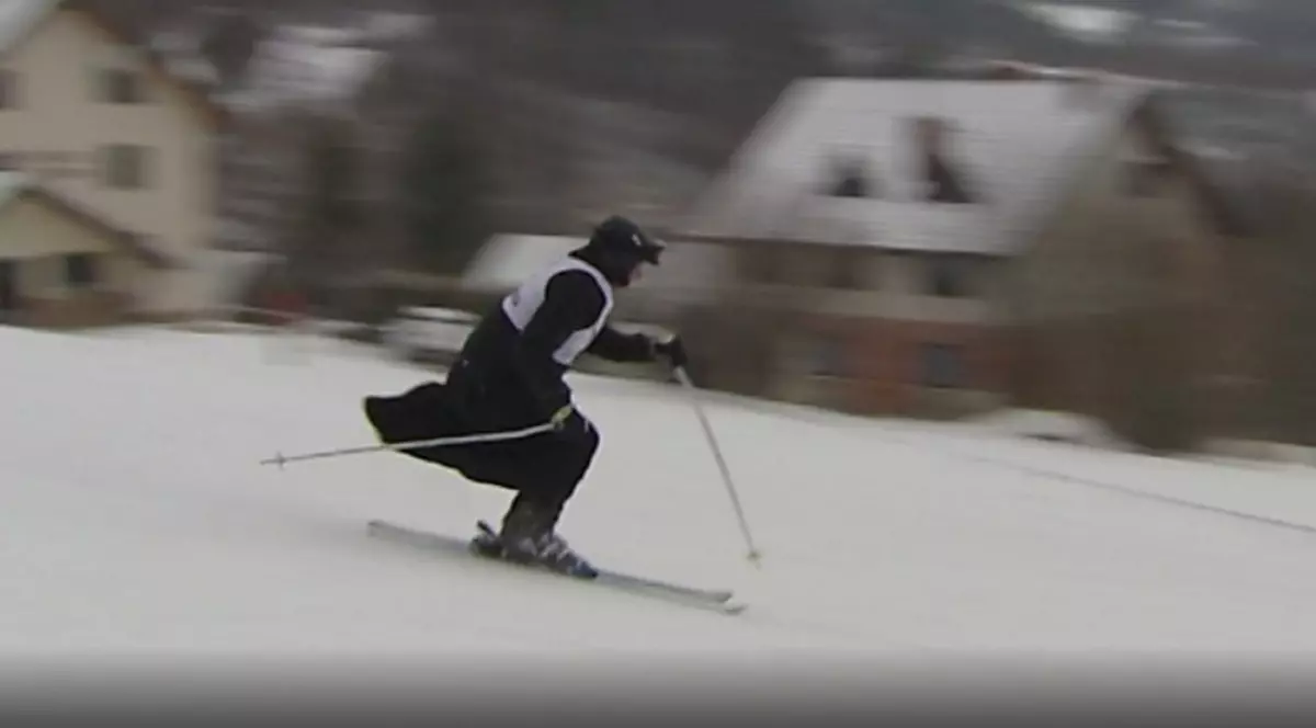 VIDEO| Preoți în sutană pe pârtia de schi într-o competiție înființată de Papa Ioan Paul al II-lea