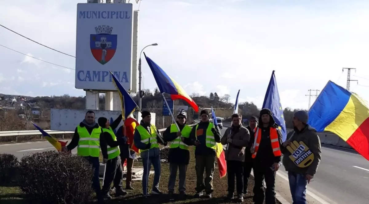 Protestatarii care au plecat pe jos din Cluj, primiți în Ardeal „cu pâine, sare, tricolor şi lacrimi în ochi”, dar au fost și huiduiți