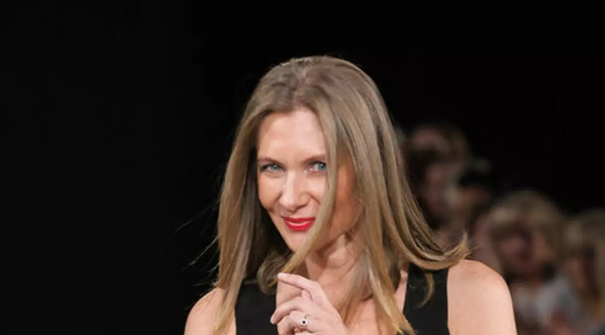 Ce opulență la Romanița Iovan acasă. Mobilier din lemn masiv și piese unicat | FOTO