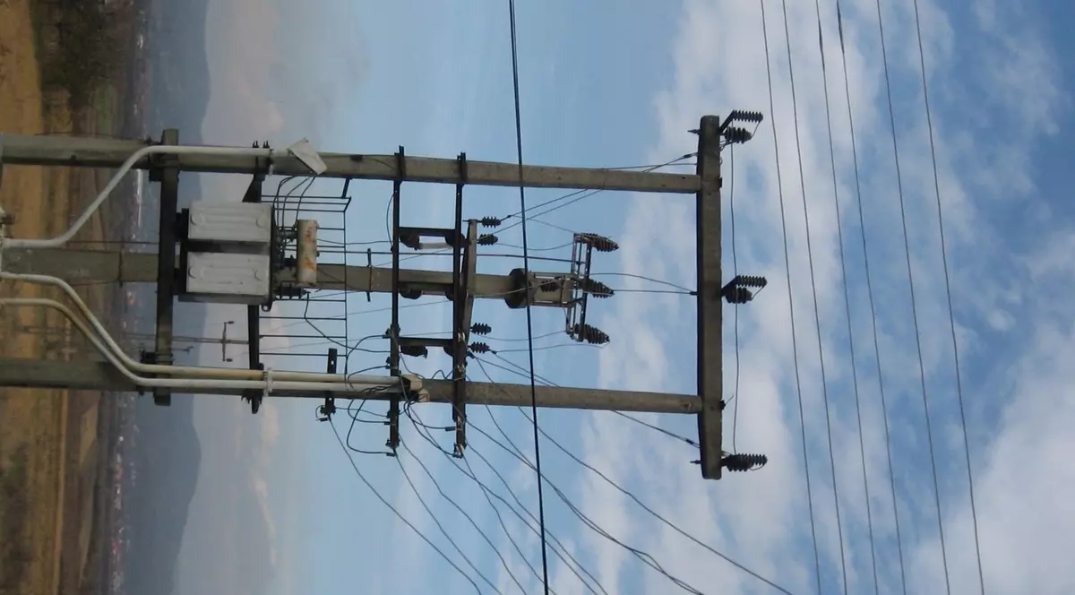 Doi tineri beți și fără permis au lovit aceași mașină la câteva minute distanță. Cum a fost posibil