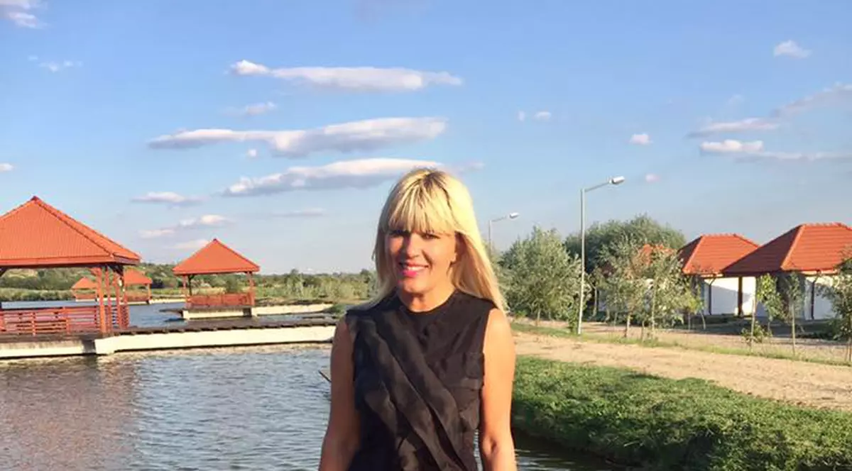 Cele mai tari fotografii cu Elena Udrea și amorezul ei tinerel. Iubire maximă între viitorii părinți | FOTO