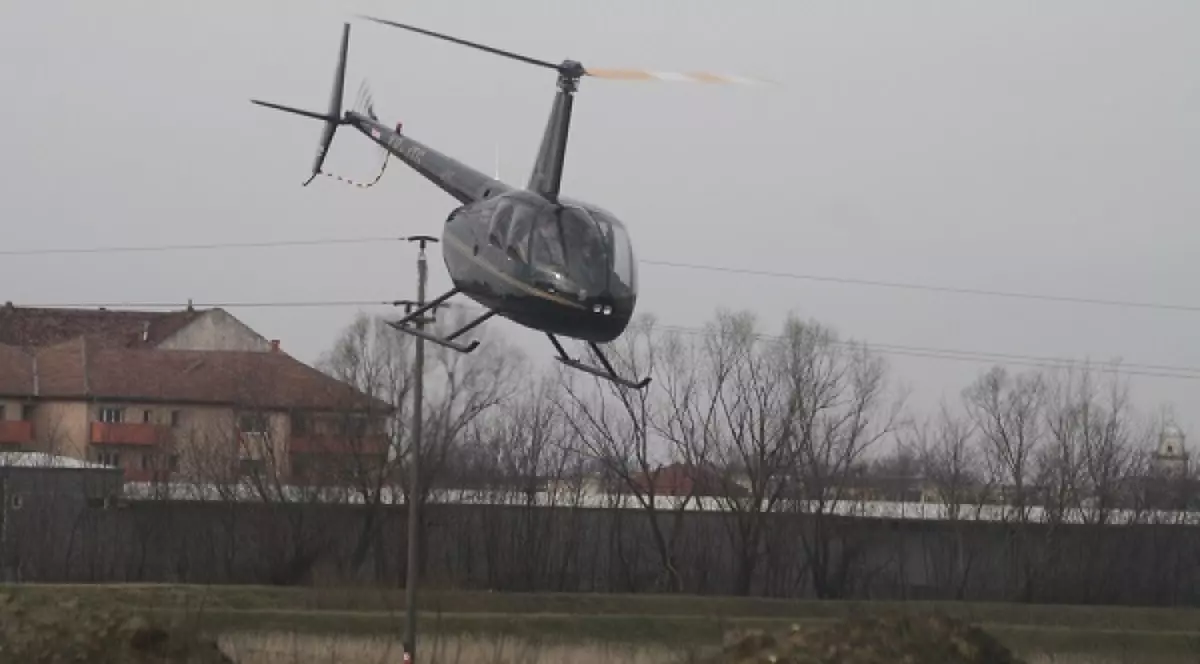 Un primar a ajuns cu elicopterul la restaurant în Lugoj