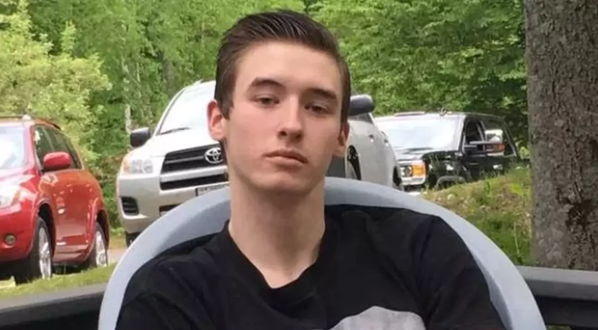 Un tânăr de 20 de ani a câștigat 450 de milioane de dolari la loto. Ce planuri are