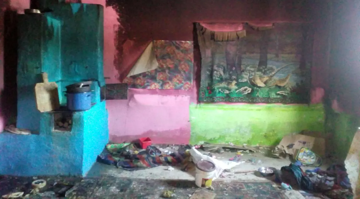 Doi copii mici din județul Vaslui, răniți grav într-un incendiu izbucnit în locuință