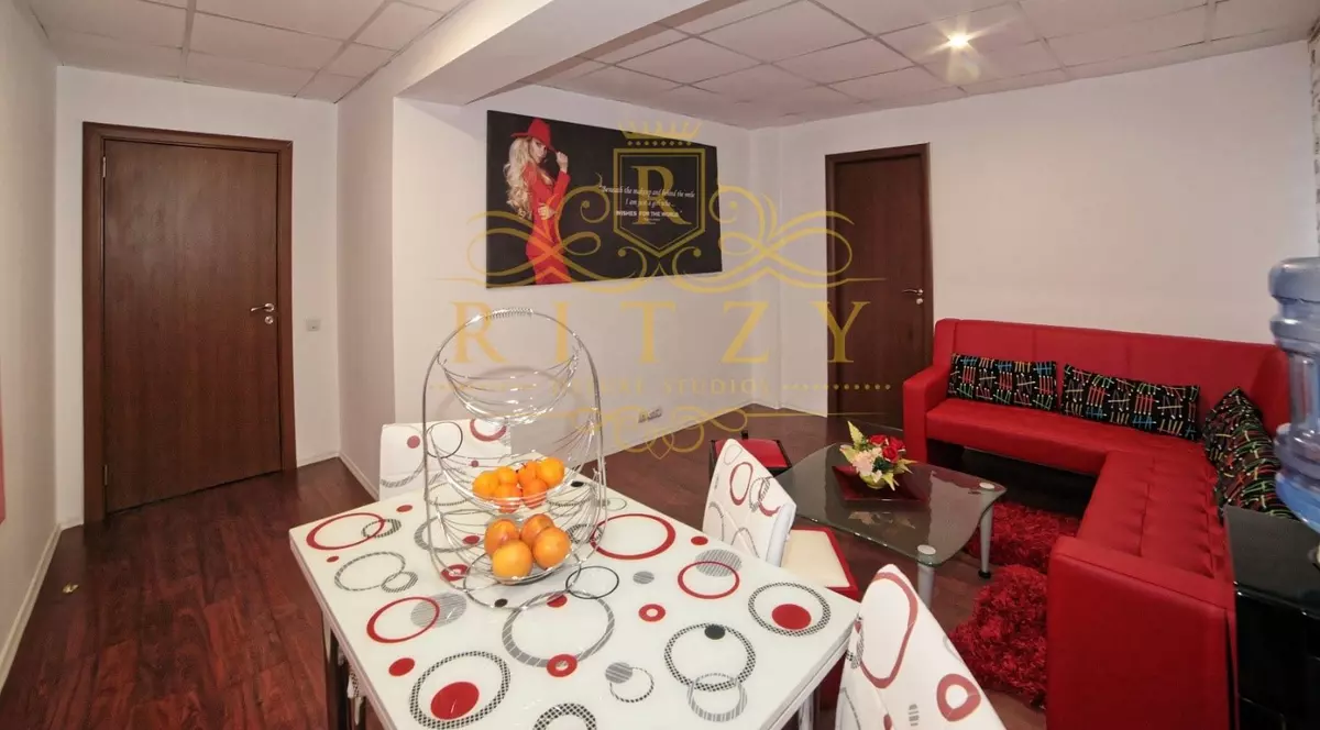 Din spatele camerelor – ce contează cu adevărat la un studio de videochat care își respectă modelele