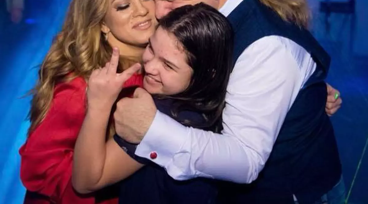 Fetele lui Vali Crăciunescu și-au făcut debutul în muzică. Au pregătit un duet pentru tatăl lor!