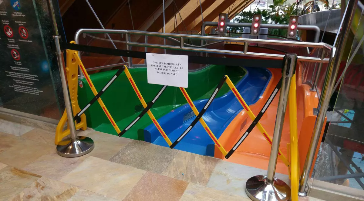 Un copil și-a pierdut doi dinți la complexul Therme. ANPC a închis un tobogan