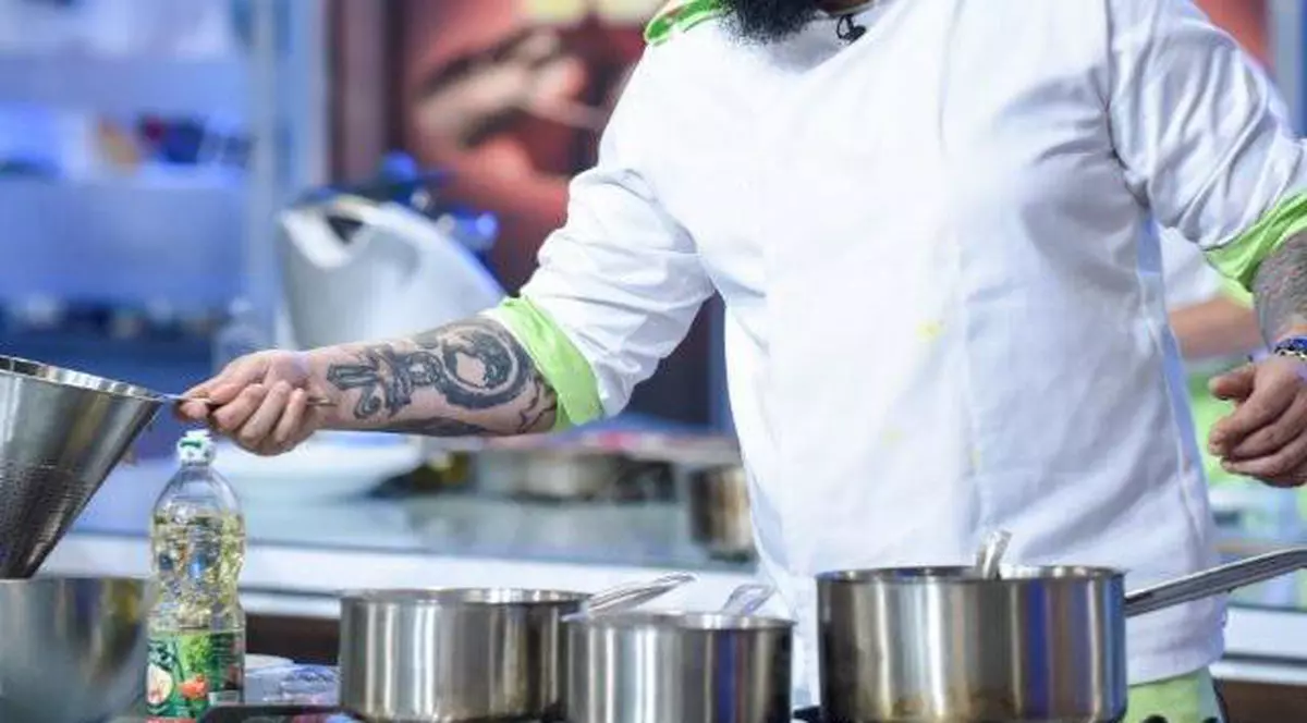 Câștigătorul de la "Chefi la cuțite" a devenit tătic. Prima imagine cu bebelușul