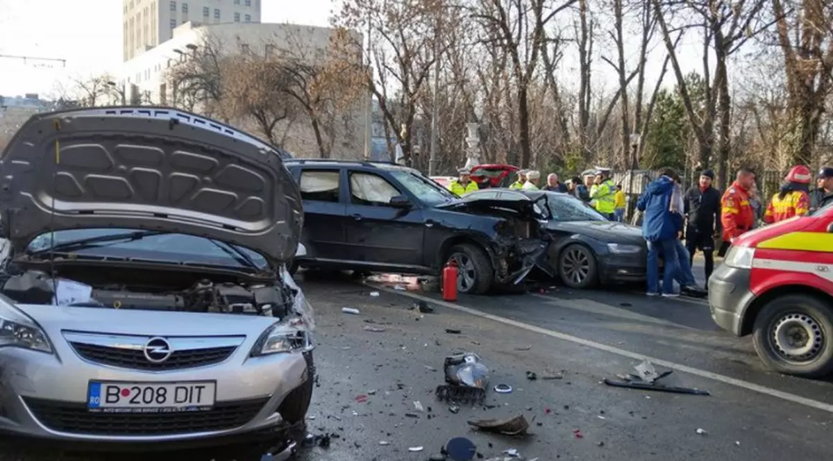 UPDATE / Șoferul care a provocat accidentul în lanț din Capitală era drogat. El își amenințase soția