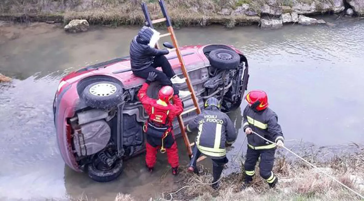 Un român este erou în Italia după ce a ajutat victima unui accident rutier