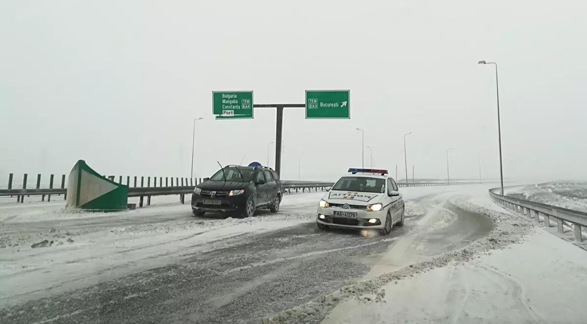 Circulaţie oprită pe A2, din cauza utilajelor de deszăpezire