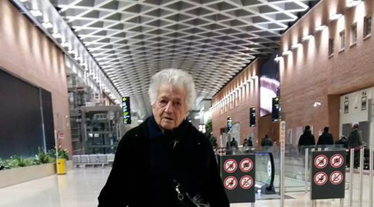 O femeie în vârstă de 93 de ani din Italia a câștigat inimile internauților, după ce a plecat în Africa să ajute copiii orfani
