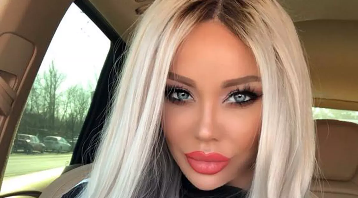 Cum își rotunjește Bianca Drăgușanu veniturile. Cât costă rochiile de mireasă pe care le face