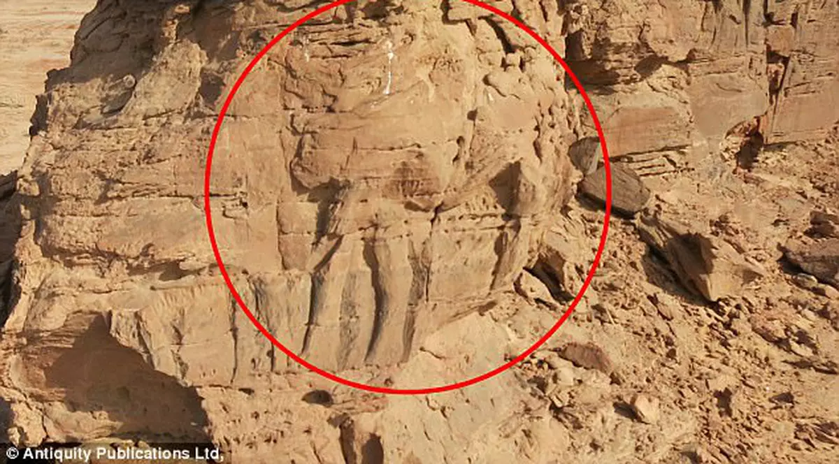 O sculptură veche de 2.000 de ani care reprezintă o cămilă în mărime naturală, descoperită în Arabia Saudită