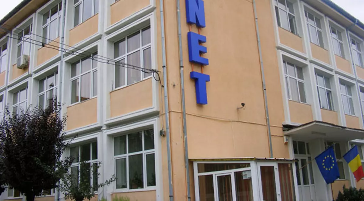 Un robot care ia decizii singur și recunoaște culori și imagini, creat de elevii din Târgu-Jiu