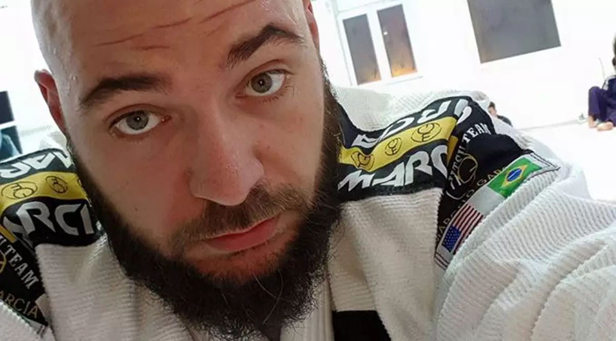 Ce se distrează Cristi Mitrea cu fiul său. Andreea Mantea ar trebui să radieze de fericire