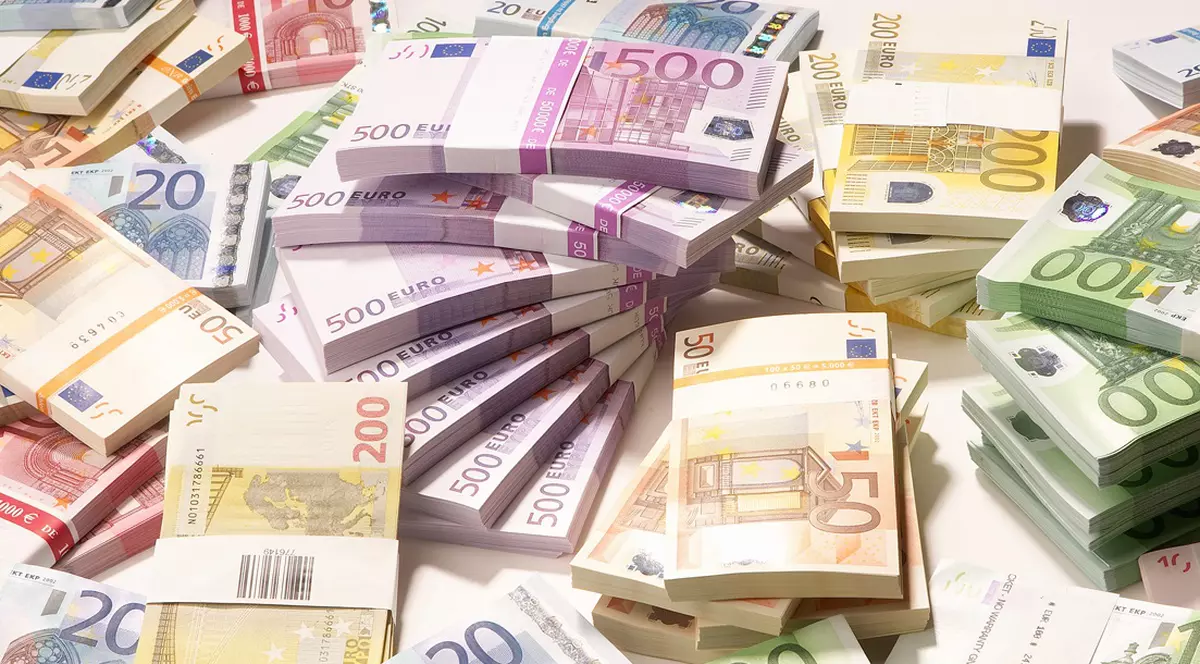 O rețea de evazioniști a dat statului o gaură de 1.000.000 de euro. ”Caracatița” financiară în care erau 27 de firme a fost demO rețea de evazioniști a dat statului o gaură de 1.000.000 de euro. ”Caracatița” financiară în care erau 27 de firme a fost demascată de polițiștii bihoreni