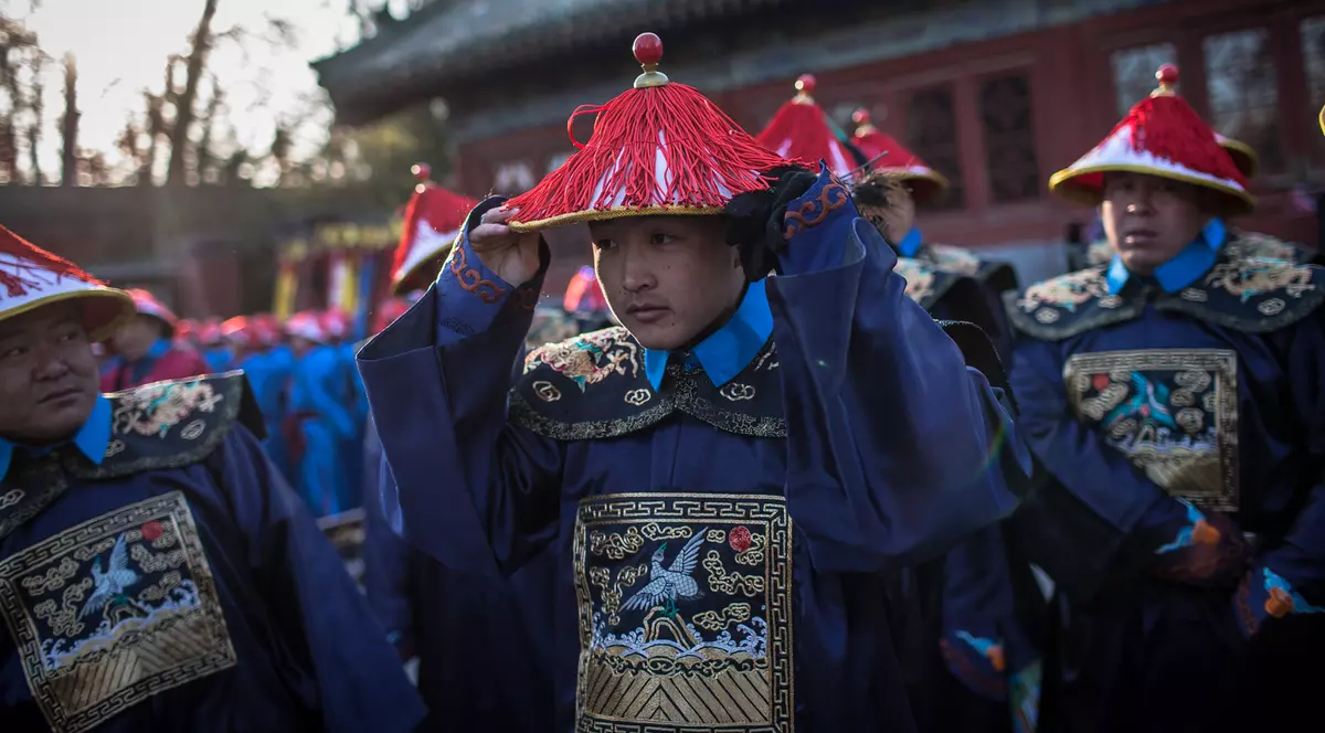 China a intrat în Anul Câinelui de Pământ. Oamenii au sărbătorit diferit faţă de anii precedenţi