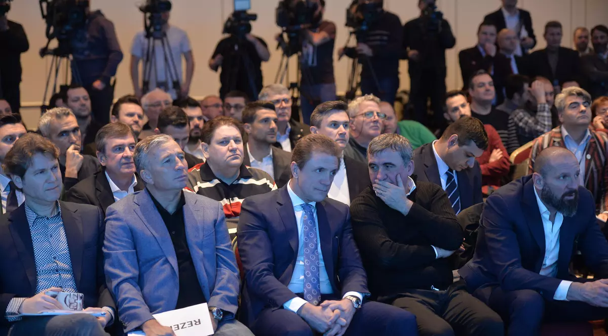 EXCLUSIV / Liviu Dragnea le-a propus lui Gică Popescu și lui Ionuț Lupescu postul de ministru al Sportului. Liderul PSD vrea să facă mutarea în toamnă