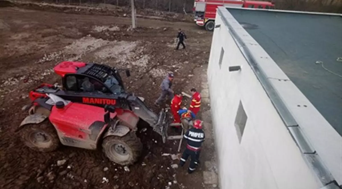 Muncitor căzut de la cinci metri într-un rezervor de apă din Hunedoara