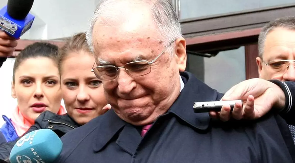 A început judecata în Dosarul Mineriadei. Zeci de oameni s-au adunat la Curtea Militară de Apel