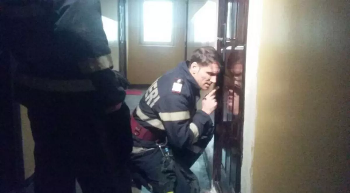 Copil de 5 ani, blocat în casă, la Constanţa. Vecinii au fost alertaţi de ţipetele micuţului