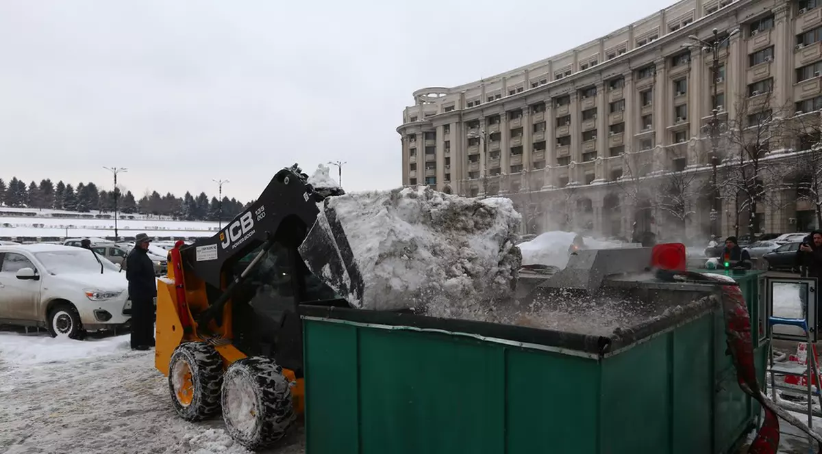 Meteorologii au anunțat cod portocaliu de viscol și frig, astfel că Primăria Municipiului București a luat mai multe măsuri. Un număr de 331 de utilaje sunt disponibile pentru intervenție, iar RATB va suplimenta cursele. Echipe din subordinea primăriei vor împărți ciorbe și ceai persoanelor fără adăpost