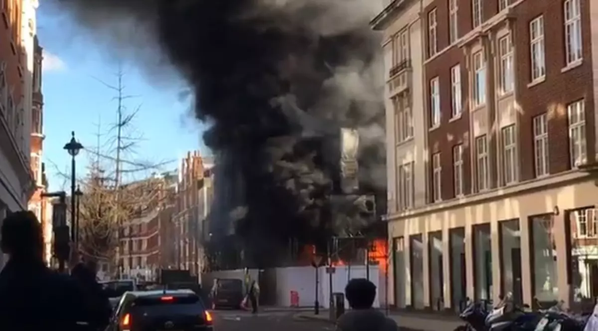 VIDEO| Incendiu de proporții la un șantier din centrul Londrei