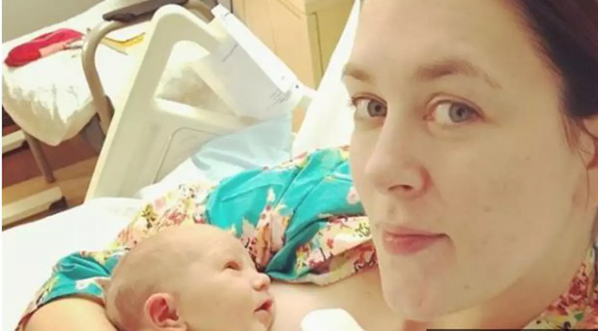 O prezentatoare de radio a născut în driect