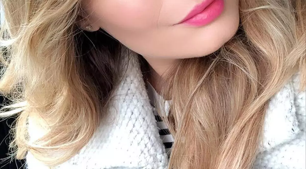 Laura Cosoi e gravidă în 6 luni, dar abia se observă. Prima imagine cu vedeta din vacanță