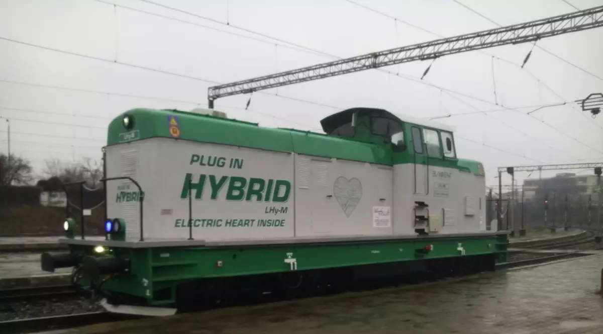 locomotivă hibrid realizată în România