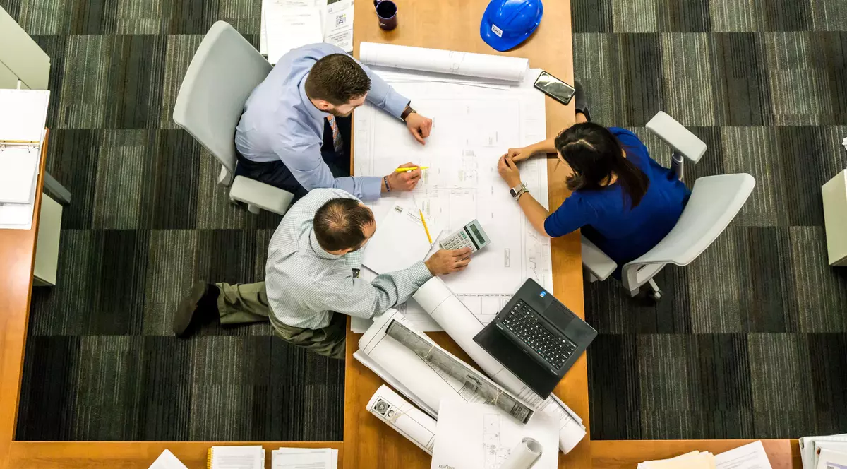 Politica pașilor mici și siguri într-o multinațională, de la entry level la top management