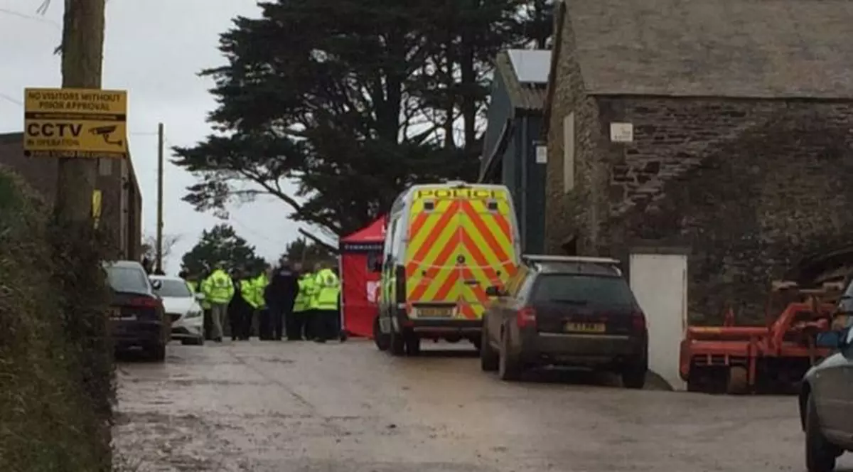 Sute de muncitori, inclusiv din România, sclavi la o fermă de flori în Marea Britanie