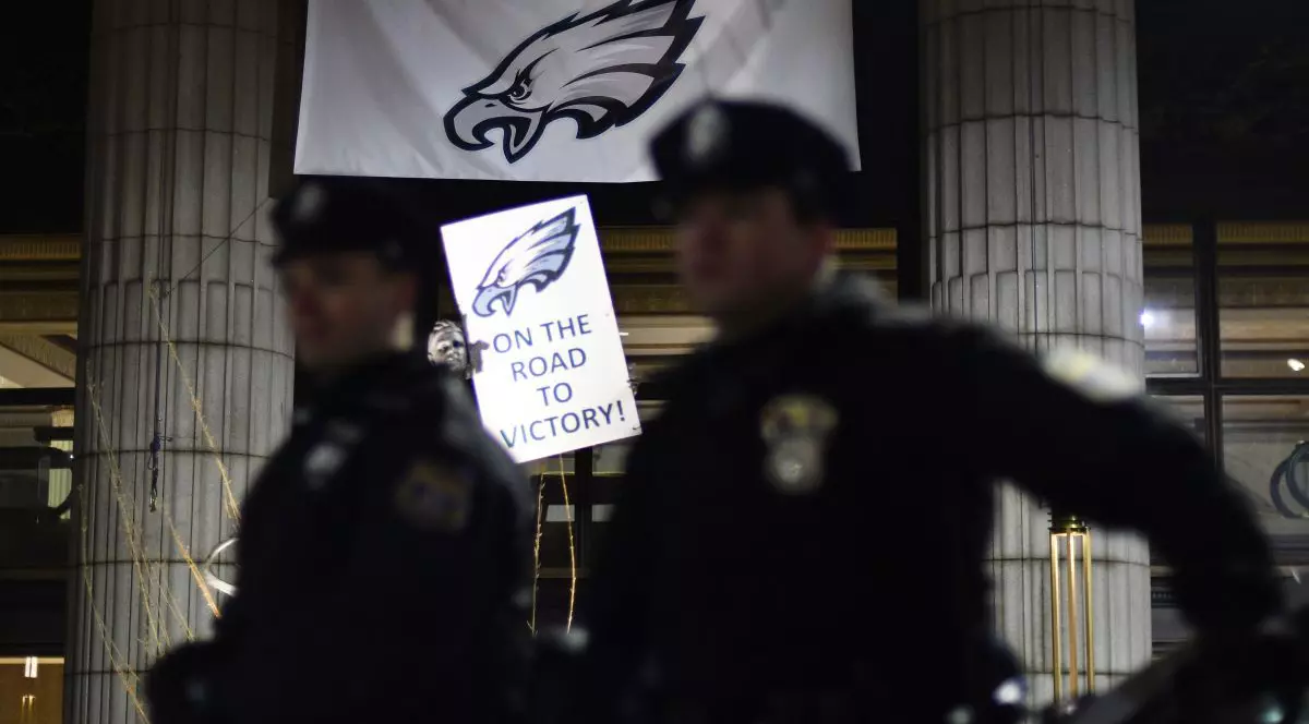Incidente în Philadelphia după câștigarea Super Bowl 2018. Fanii au spart vitrine și au făcut foc în mijlocul străzii